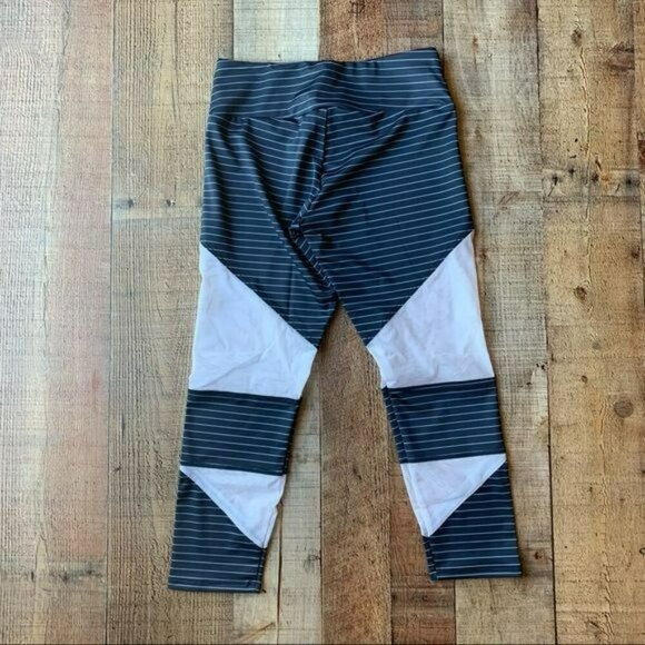 Onzie flow womens black and white striped capri leggings with mesh detail - XS - Picture 11 of 13